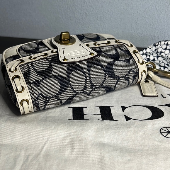 NWOT Coach Resort Blue Denim Signature Whipstitch Capacity Wristlet Clutch $278 - Picture 6 of 11